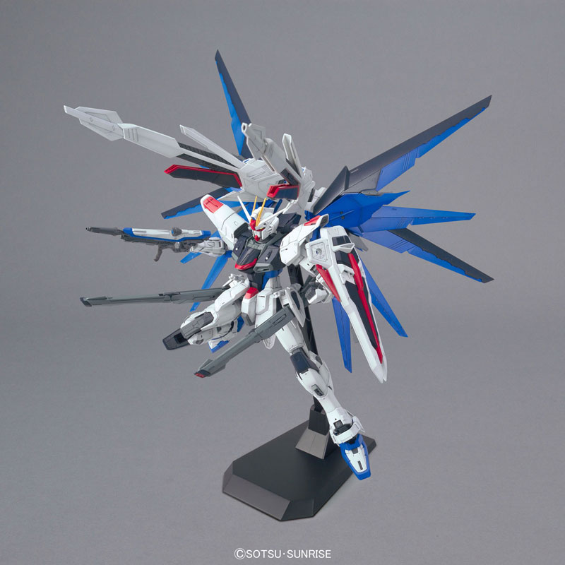 万代 MG 1/100 Freedom Gundam ZGMF-X10A 自由高达 2.0